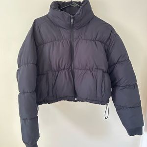 Hollister women’s cropped black puffer size small